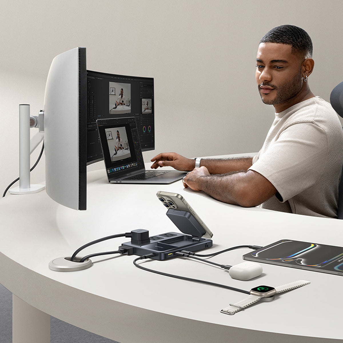baseus-nomos-8-in-1-charging-station-qi2-67w-wired-and-wireless-desktop-charger- image 8